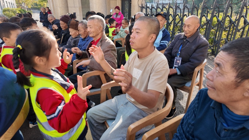 播州区实验幼儿园慰问老人