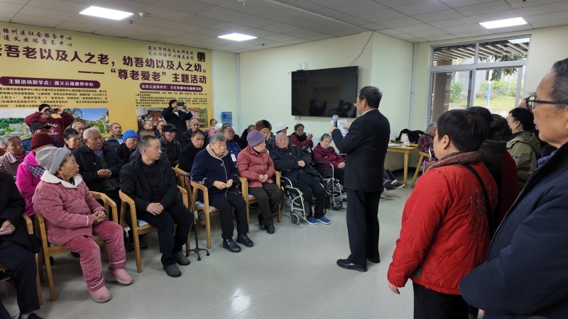 区政府办离退休支部慰问