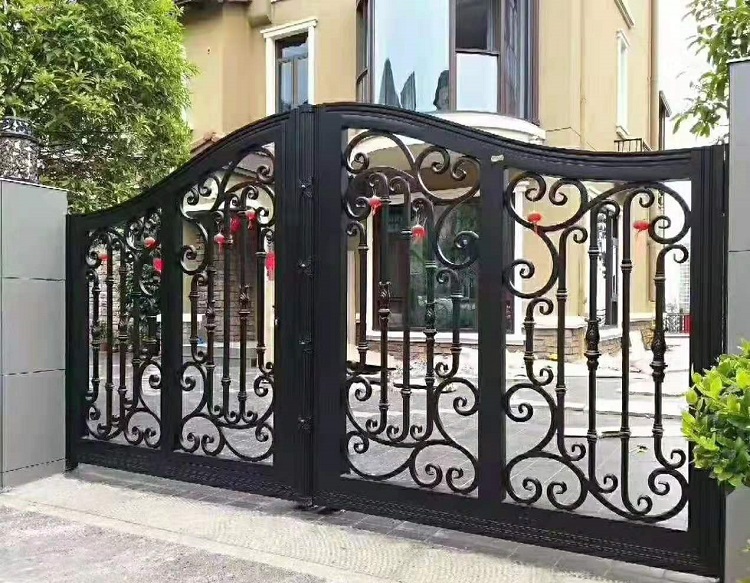 客户私家定制的铝艺别墅庭院大门