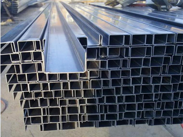 C型钢和槽钢是我们抗震支架产品中使用的建筑材料。由于其相似的形状，许多人会混淆这两种材料。C型钢和槽钢有什么区别？