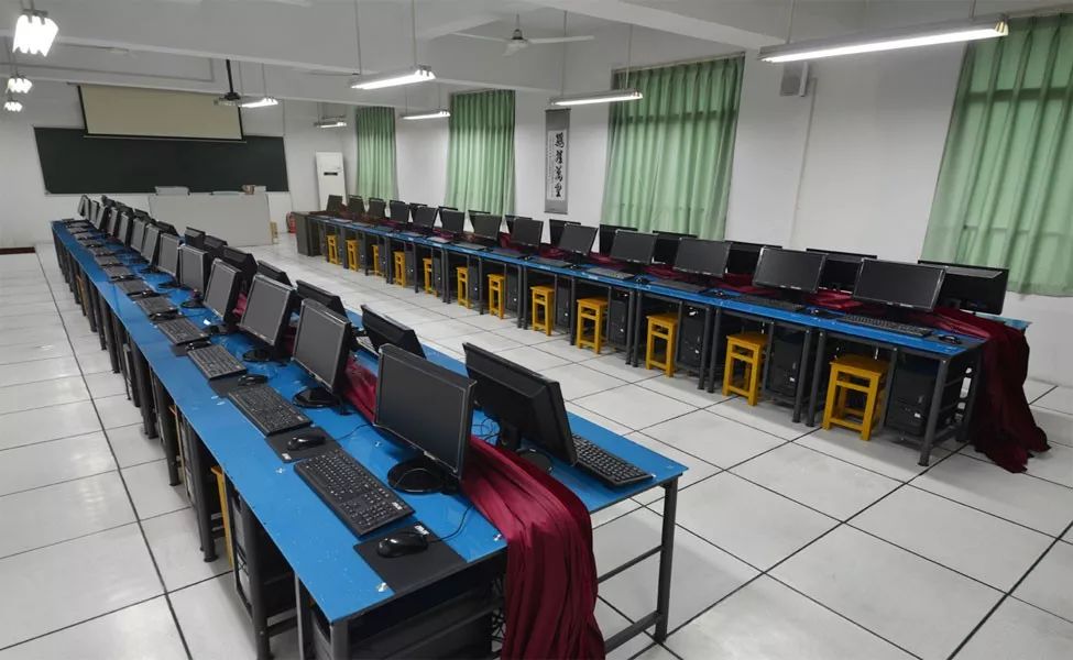 学校电子教室安装防静电地板的必要性