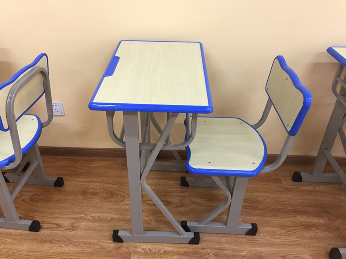 课桌椅使学生学习设备的基本保障，下面跟着小编一起来看看塞上得毅学生桌椅！