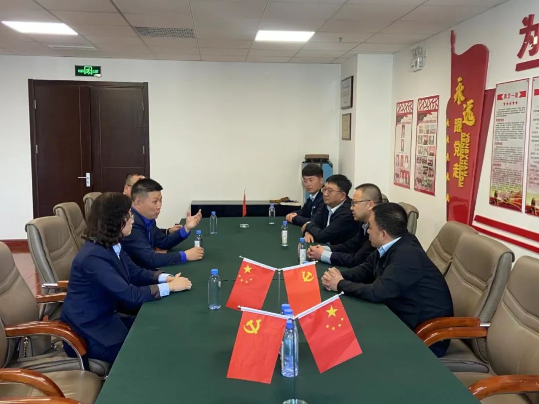 建设银行鄂尔多斯分行副行长朝克一行莅临万众炜业调研考察