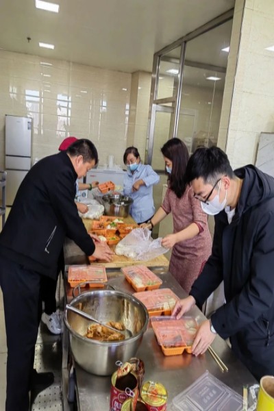 热心午餐显初心，共同抗“疫”献真情 ——市人大代表王进平奉献抗疫爱心午餐