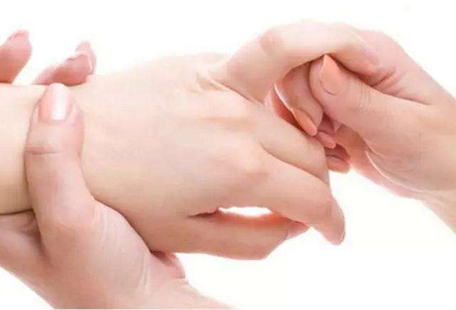 捏手指预知健康情况 疼痛暗示有疾病