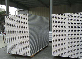 铝蜂窝净化板生产施工中