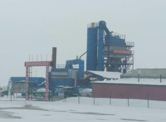 陜西瀝青廠拌設備被應用于海達路橋建養公司的施工現場
