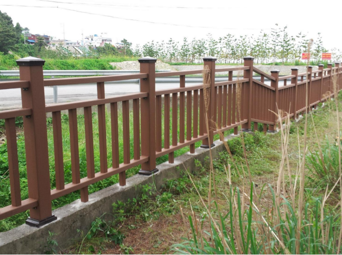 如何安装塑木护栏？