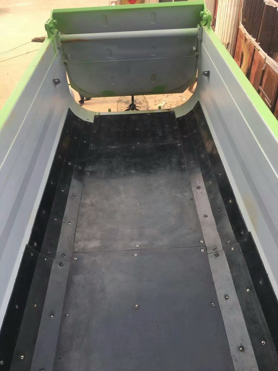 怎么安装渣土车车厢滑板