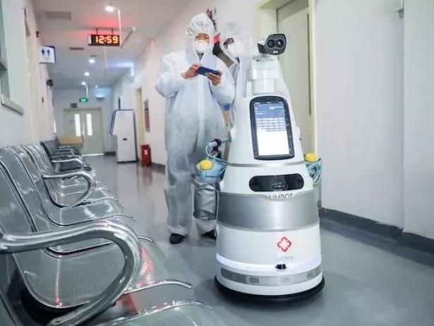 智能机器人成为防疫“小卫士”