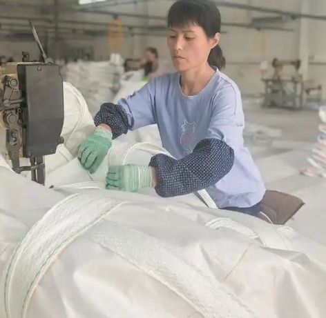 藏在新型社区里的集装袋车间