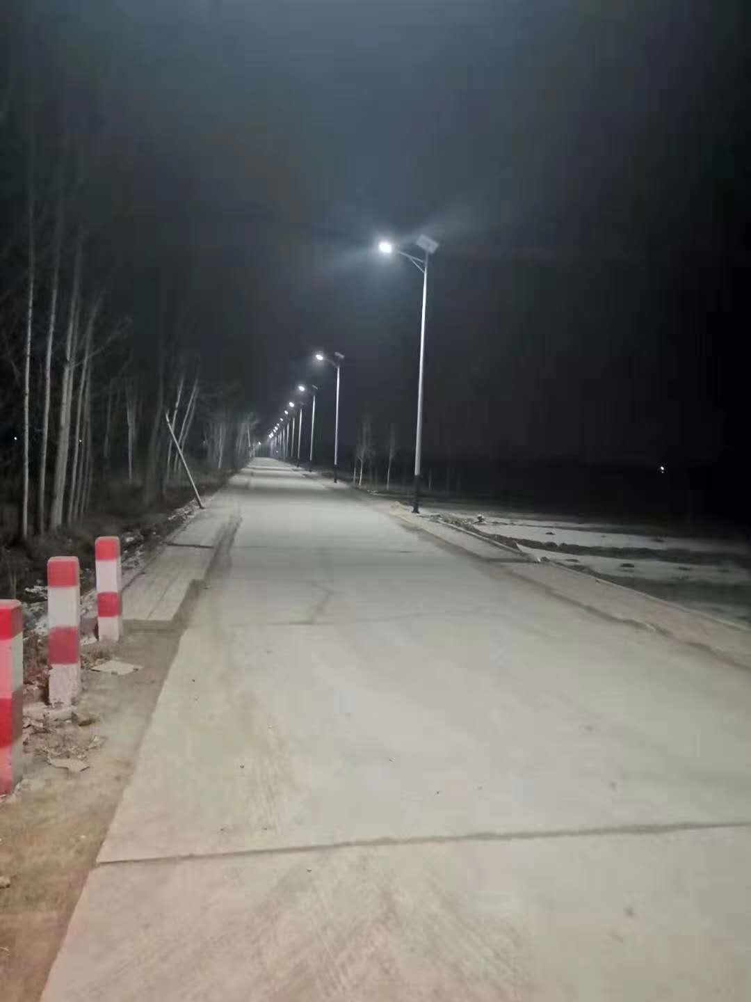 吴忠青铜峡地三村6米太阳能路灯