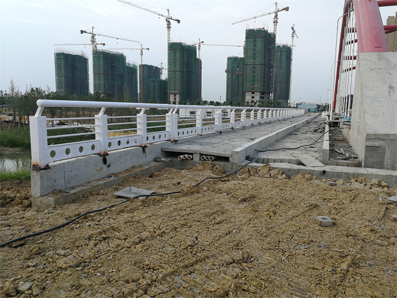 荆州大桥人行道施工