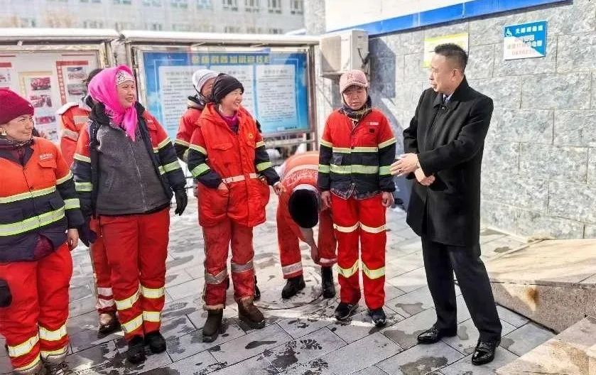 民盟新疆区委会、民盟乌鲁木齐市委会乌县支部妇女节前夕慰问辖区环卫工人