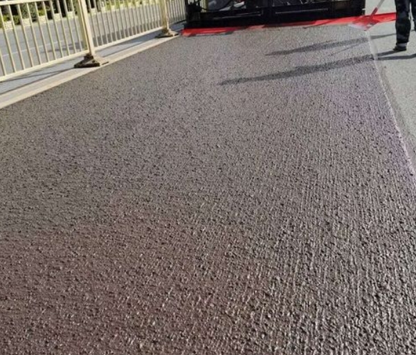 宁夏SMC沥青增粘剂厂：抗凝冰填料在道路上使用的意义跟作用?
