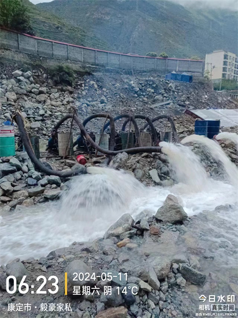 康定市·毅豪家私抽水机排水现场