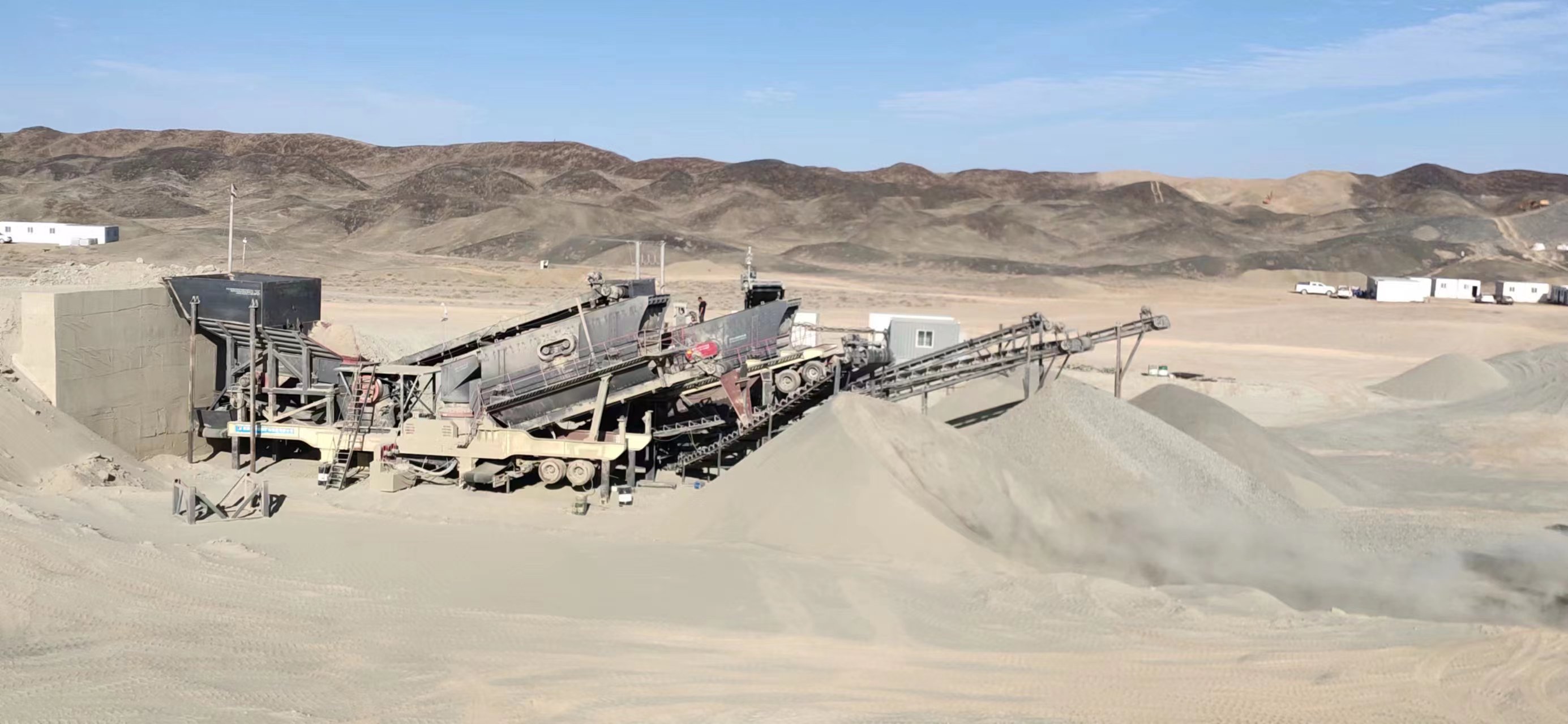 选破碎机厂家？看山特瑞科：20 年积淀?三地联动?交付快服务好