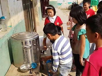 捐助新野县小学直饮水设备2套