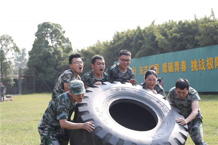 顧通干將團(tuán)隊(duì)合作風(fēng)采