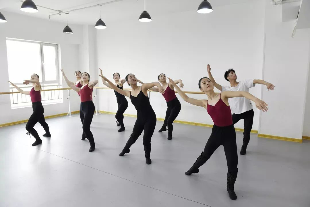 针对2023年兰州舞蹈艺考培训学校招生，要求一如既往的严格
