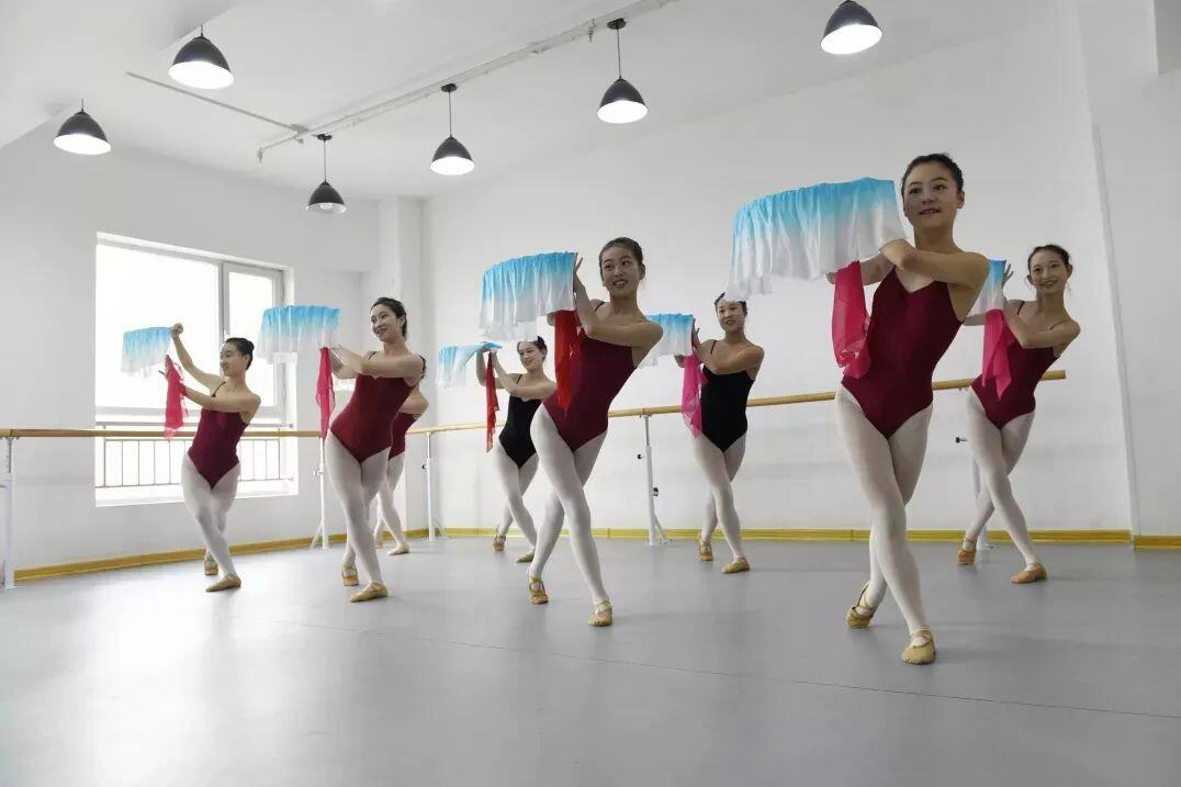 兰州弗斯特舞蹈艺考培训学校告诉你专业类院校和综合类院校有什么不同