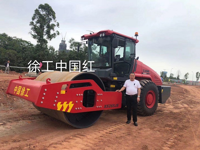 徐工26吨中国红压路机