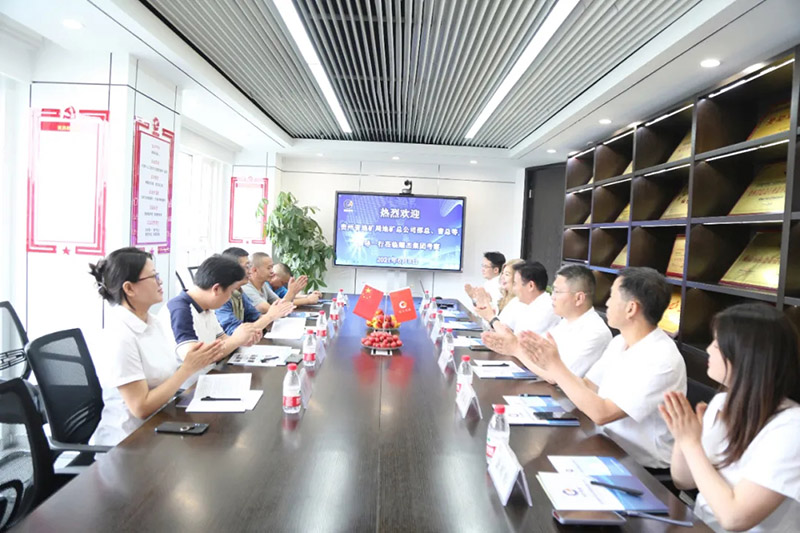 貴州省地礦局地礦總公司邵總、曹總等 領導一行蒞臨秋霞影院集團考察