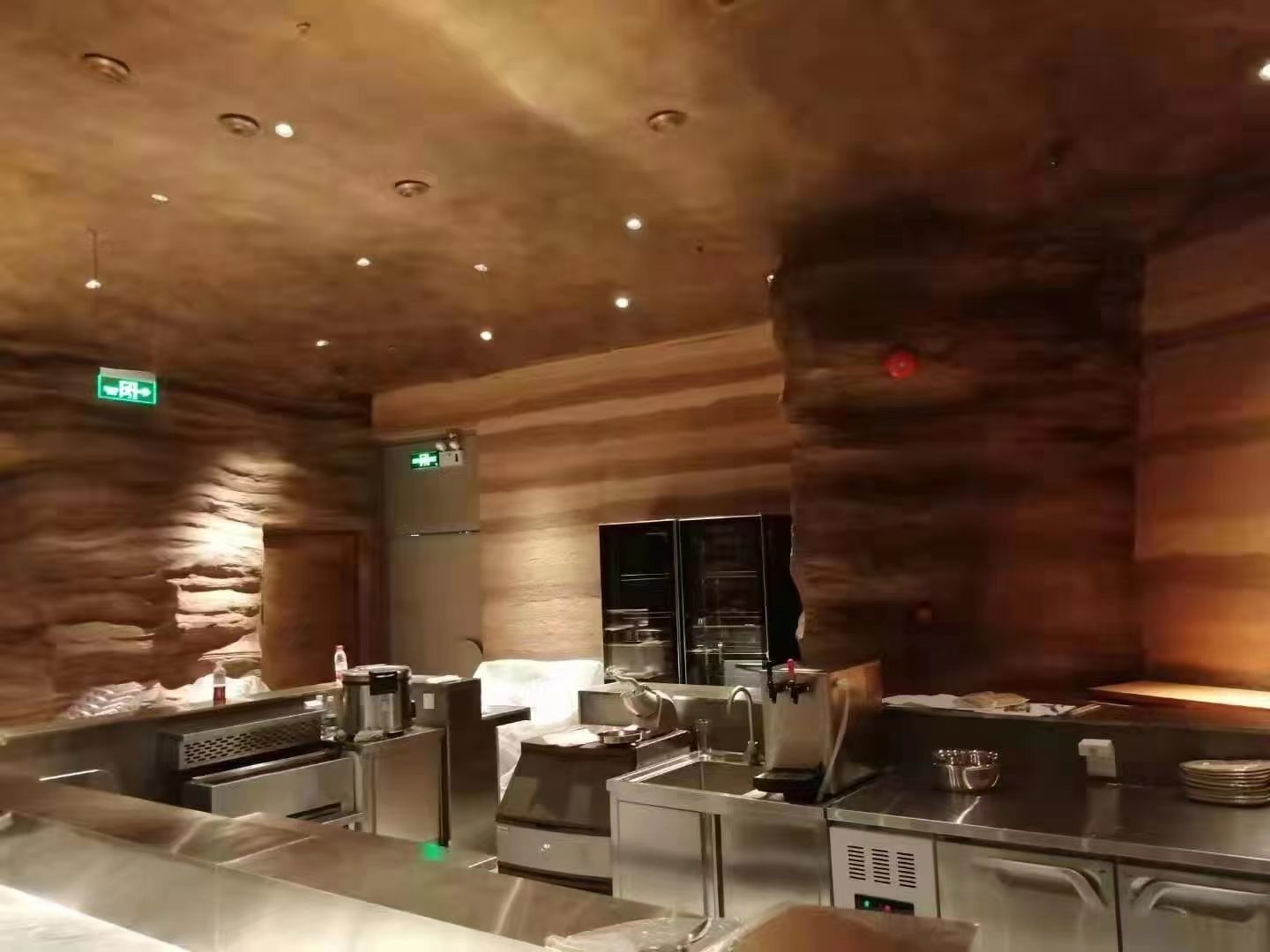 为啥造型复杂的大型雕塑作品多是玻璃钢雕塑？