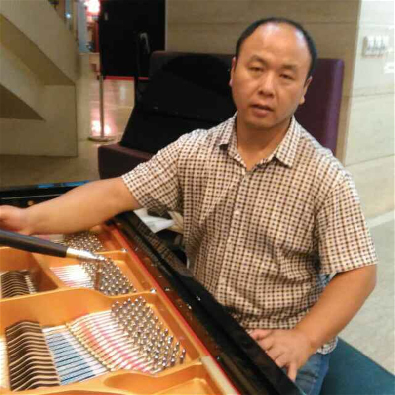 新疆珠江钢琴调律师魏刚