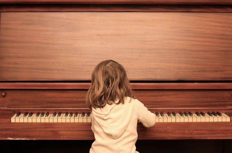 学钢琴，“业余老师”和“专业老师”差别有多大？！