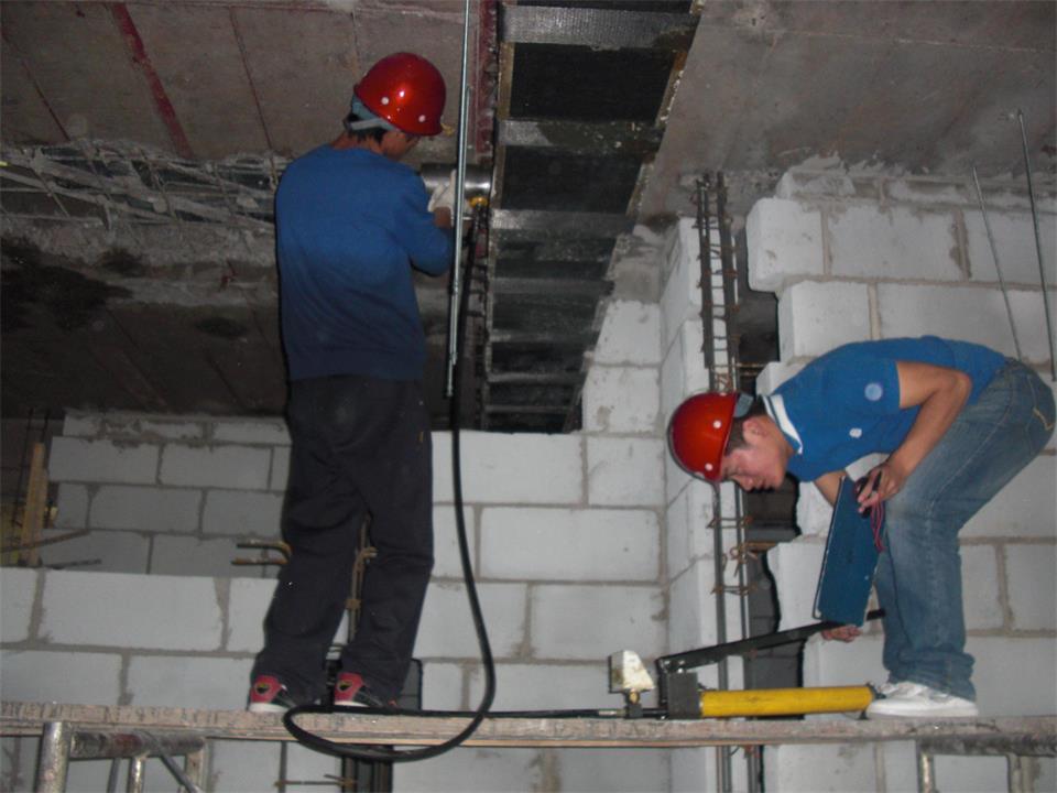 建筑加固施工人员施工质量检查