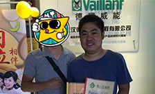客戶進店簽單合影