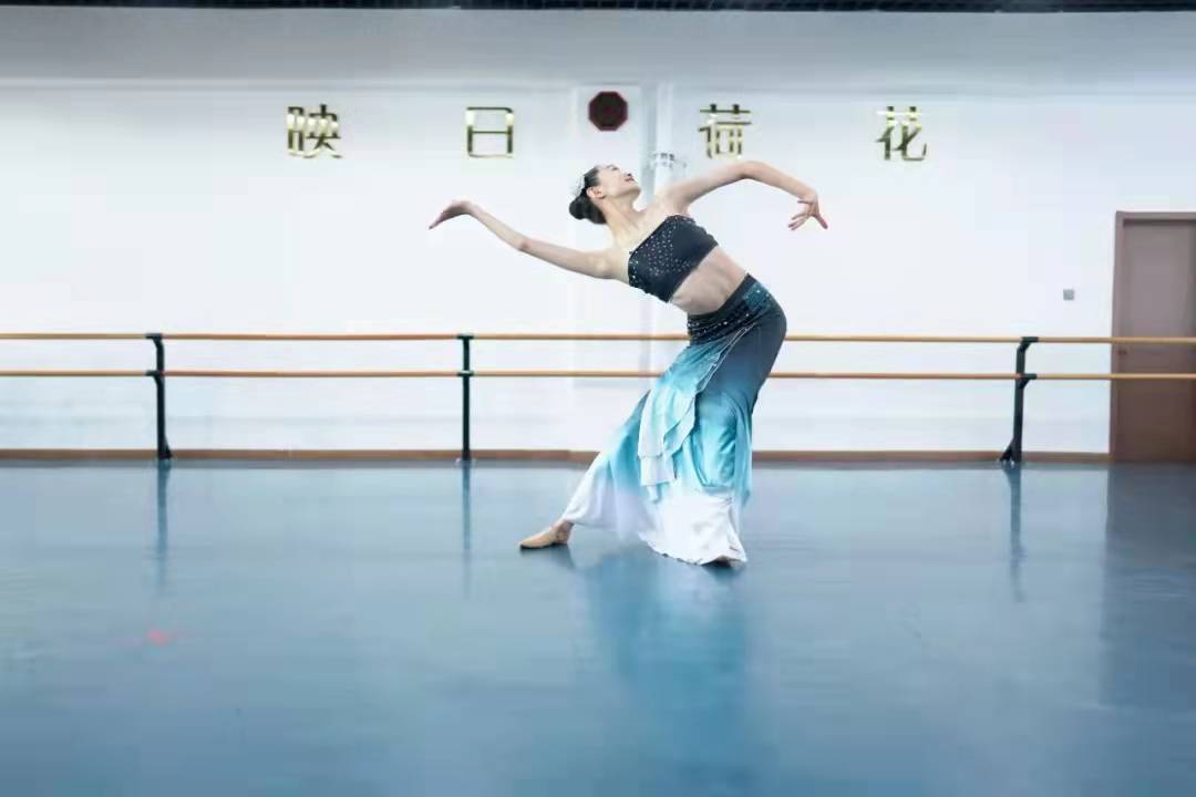 内蒙古映日荷花舞蹈艺考古典舞训练