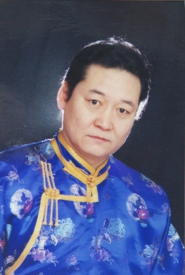 专业教授：哈斯