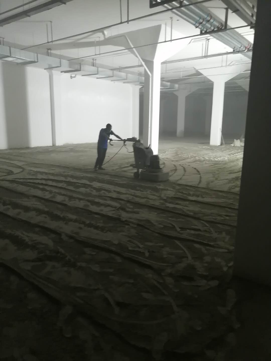 汉城湖畔地下车库