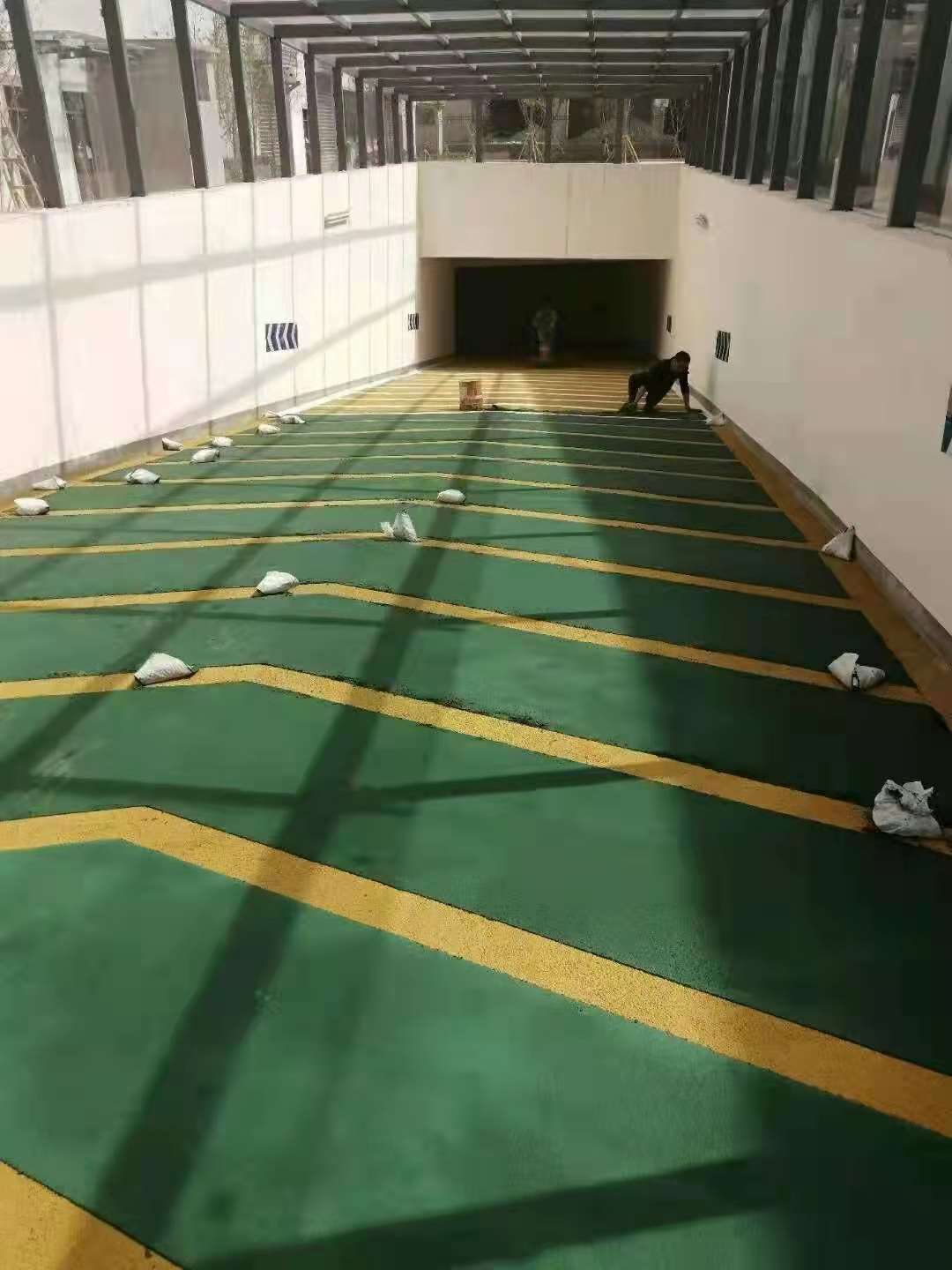 陕煤集团4S店无震动防滑坡道