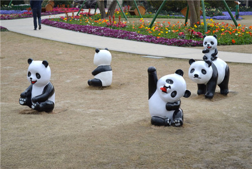 保利狮子湖熊猫雕塑