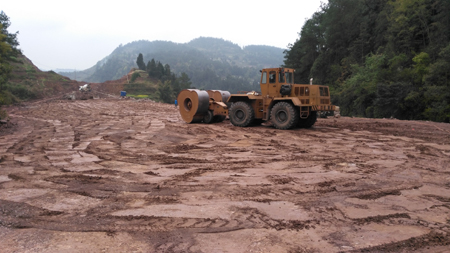 冲击压路机在路基碾压施工中都要经历哪些步骤？