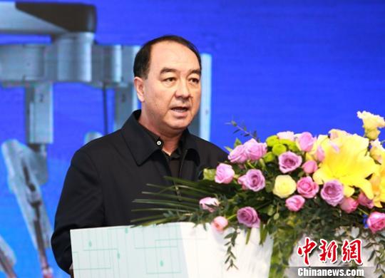 新疆维吾尔自治区卫生健康委党组副书记、主任穆塔里甫·肉孜致辞。 梁敬东 摄