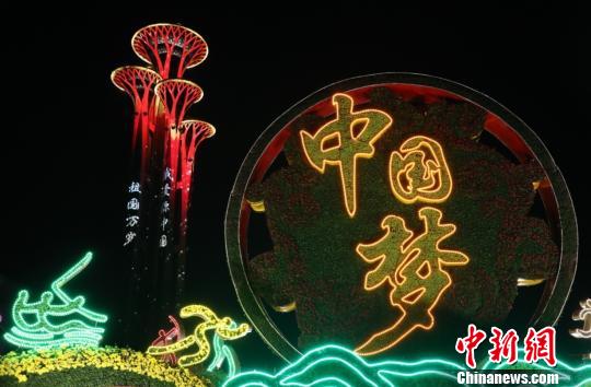 从9月30日至10月7日，灯光秀将出现在奥林匹克公园、大望京、三里屯、CBD、塞隆5处场所。 朝阳区供图 摄