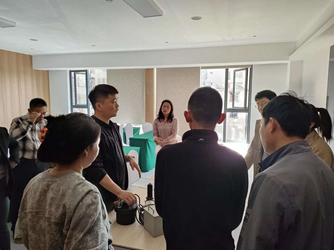管暢科技，管線定位，燃?xì)夤芫€定位儀，定位儀，探測(cè)儀