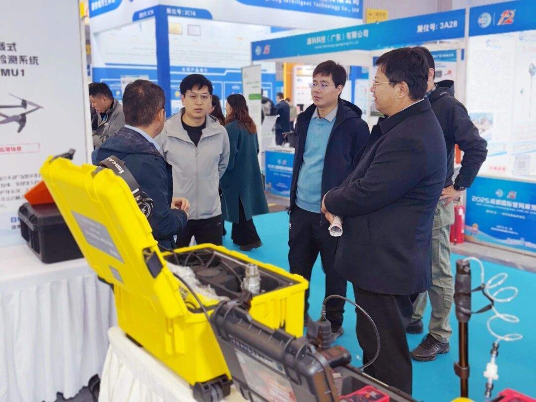 管暢科技，非金屬管線探測，管線定位儀，展會(huì)現(xiàn)場