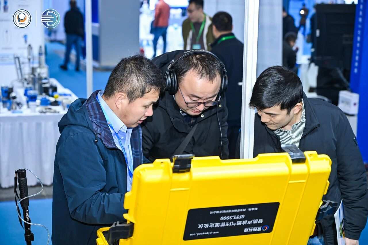 非金屬管線，非金屬管線定位儀，管線定位儀，展會(huì)現(xiàn)場