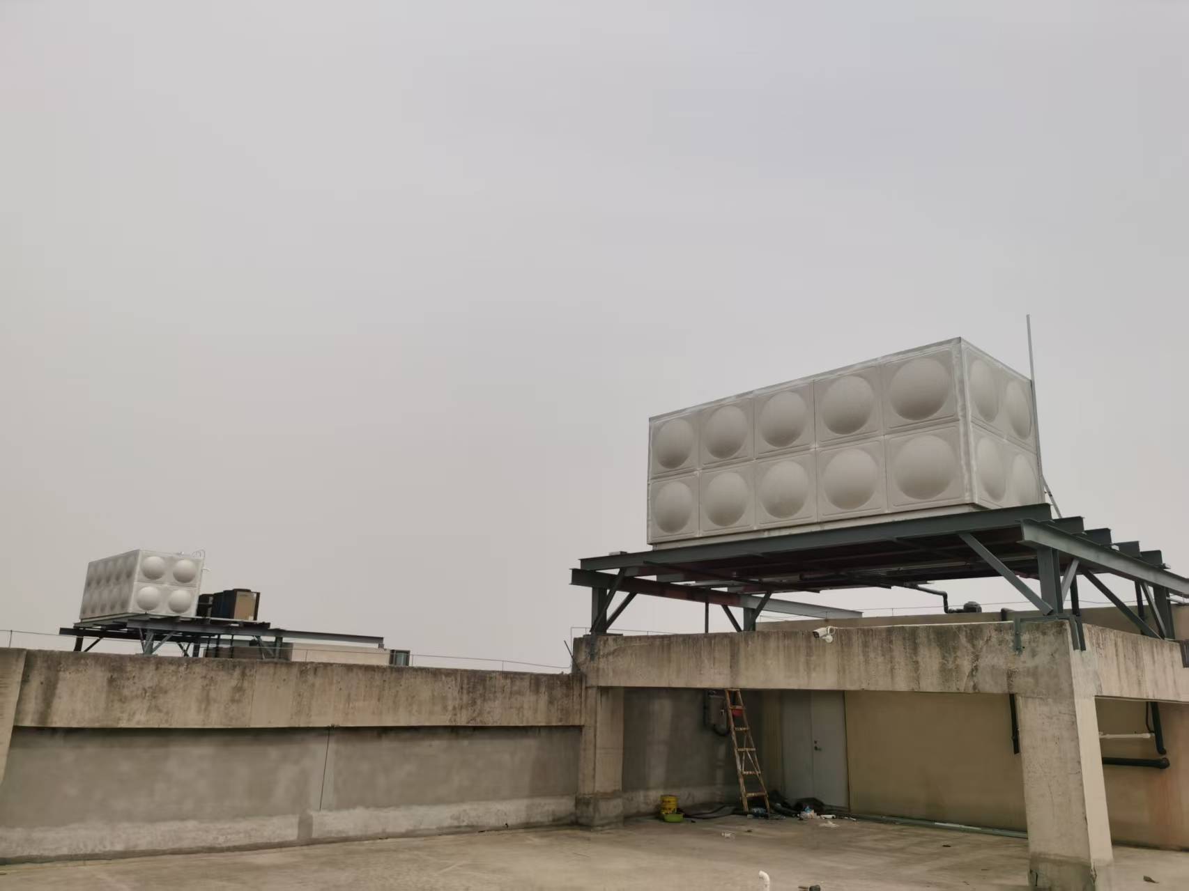 学校宿舍楼两套20吨空气能热水