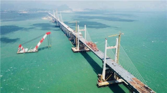 世界历史性长的跨海公铁大桥全线合龙贯通