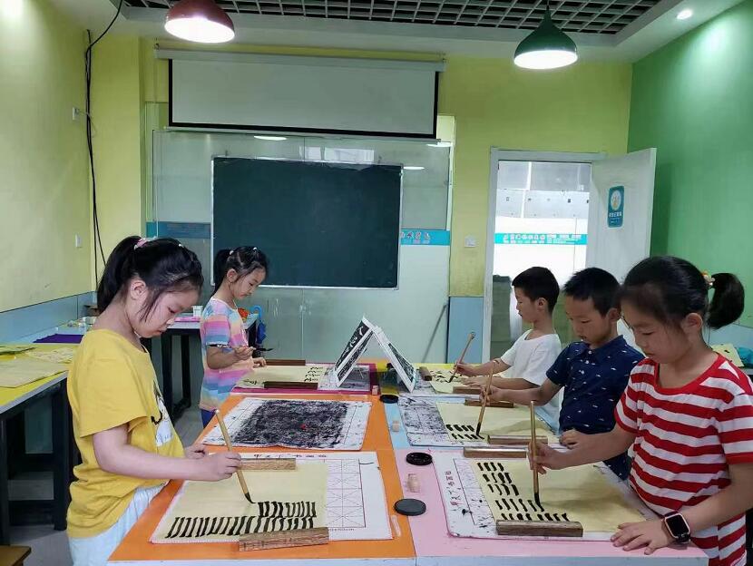 襄陽小學生幼兒大大班托管書法培訓練字現場