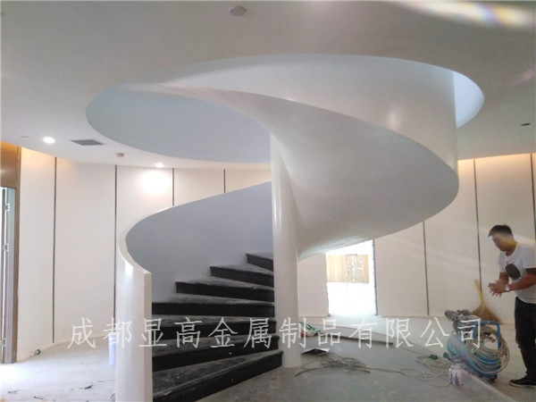 室内成都中柱旋转楼梯设计，你留意过隔断吗？