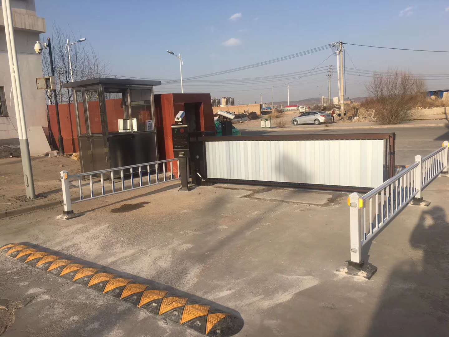 渭南市临渭区某小区停车场收费系统安装完毕