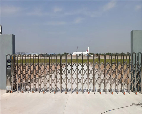 咸阳机场60米电动伸缩门安装完成