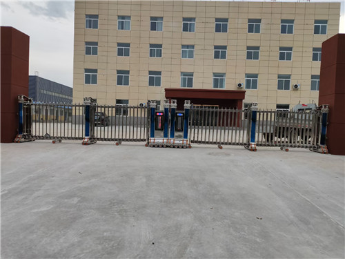 渭南市临渭区厂区豪华电动伸缩门安装投入使用